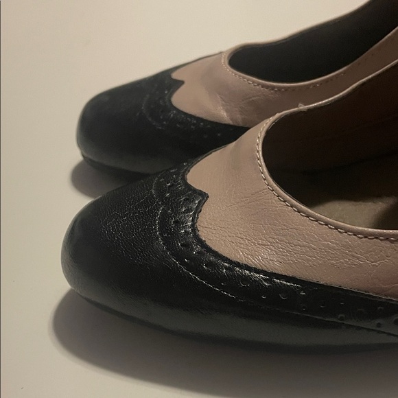 Elegant Two-Tone Aerosoles heel rest Women's Shoes - Picture 4 of 7